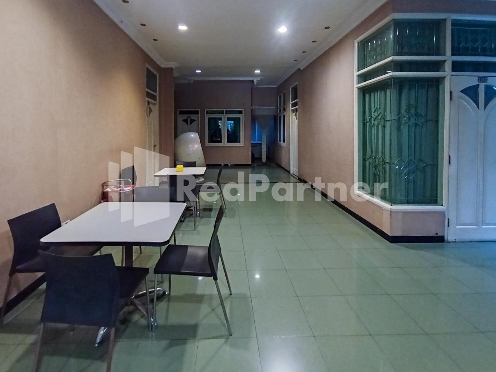 Nillo Hotel Kebumen Mitra Reddoorz Exterior foto